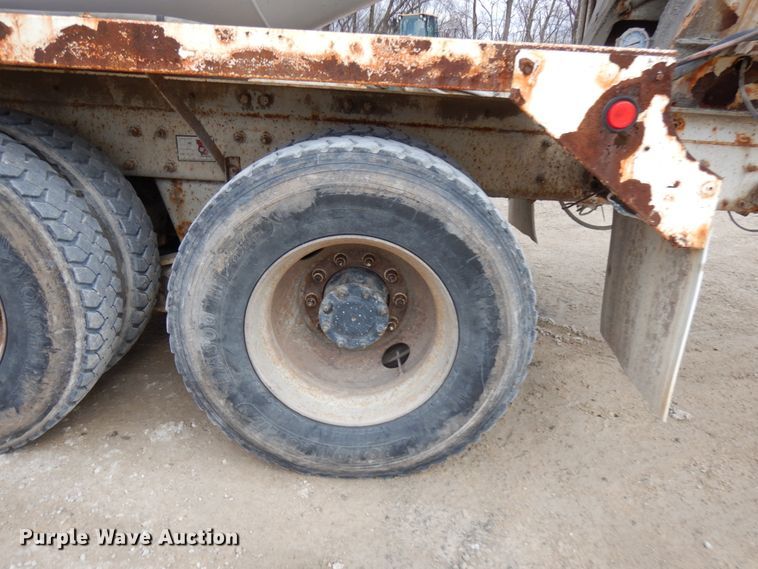 image for item HD9241 1999 Mack RD  ready mix truck