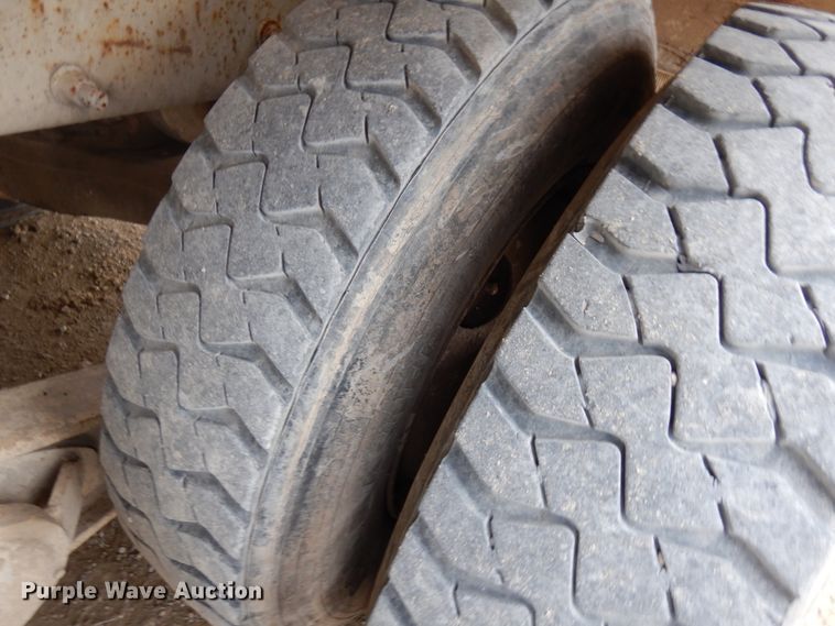 image for item HD9241 1999 Mack RD  ready mix truck