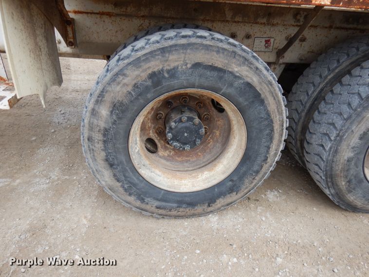 image for item HD9241 1999 Mack RD  ready mix truck