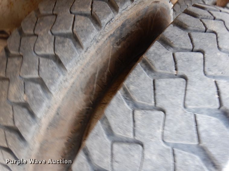 image for item HD9241 1999 Mack RD  ready mix truck