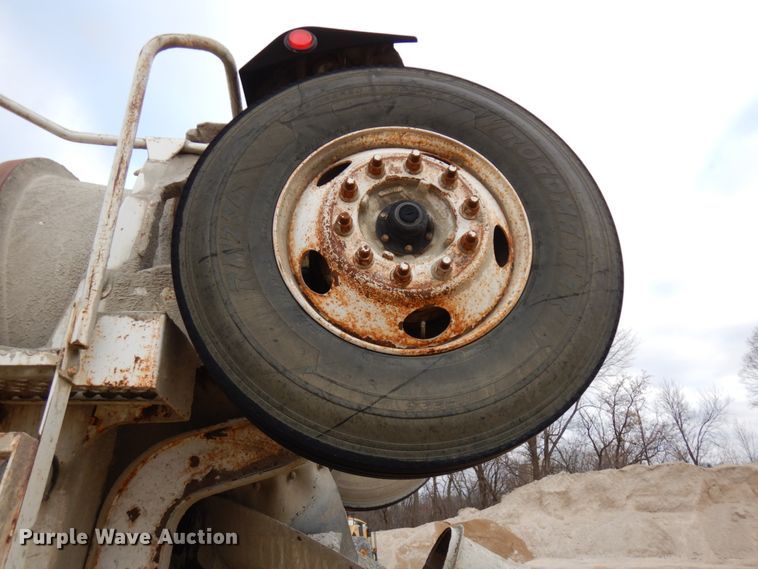 image for item HD9241 1999 Mack RD  ready mix truck