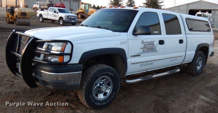 image for item HD9246 2003 Chevrolet Silverado 1500  Crew Cab pickup truck