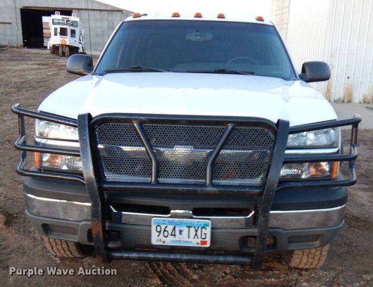 image for item HD9246 2003 Chevrolet Silverado 1500  Crew Cab pickup truck