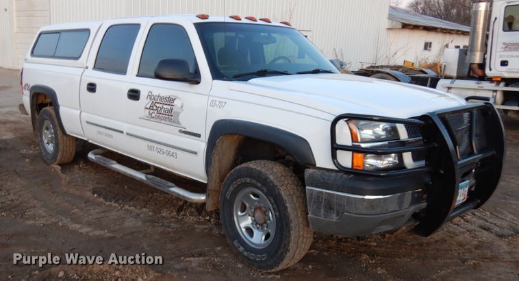 image for item HD9246 2003 Chevrolet Silverado 1500  Crew Cab pickup truck