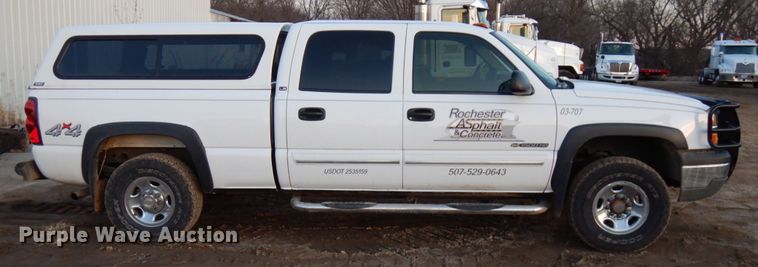 image for item HD9246 2003 Chevrolet Silverado 1500  Crew Cab pickup truck