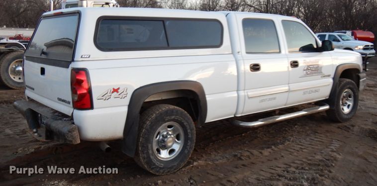 image for item HD9246 2003 Chevrolet Silverado 1500  Crew Cab pickup truck