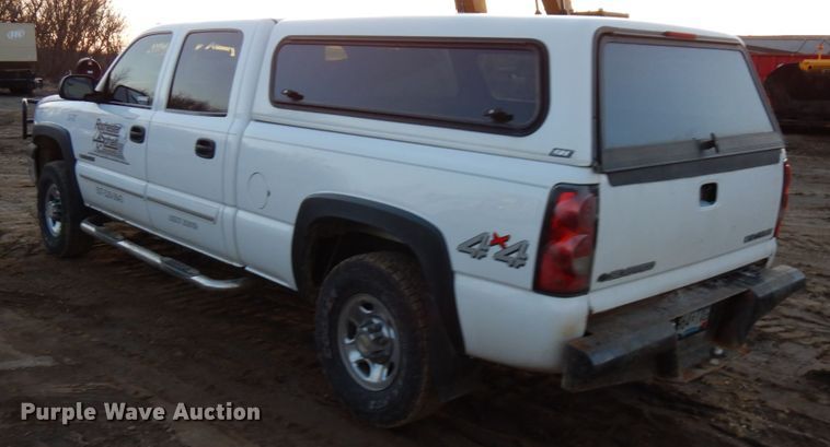 image for item HD9246 2003 Chevrolet Silverado 1500  Crew Cab pickup truck