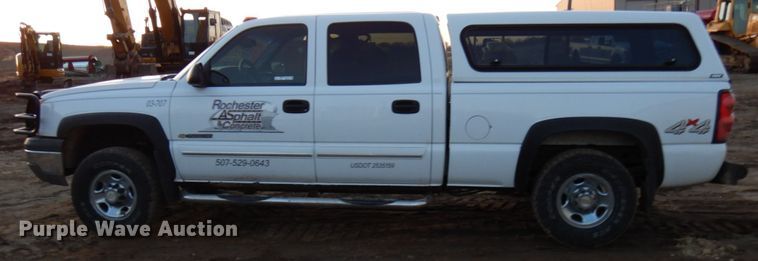 image for item HD9246 2003 Chevrolet Silverado 1500  Crew Cab pickup truck