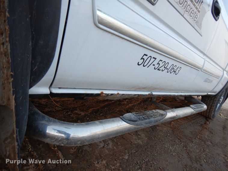 image for item HD9246 2003 Chevrolet Silverado 1500  Crew Cab pickup truck