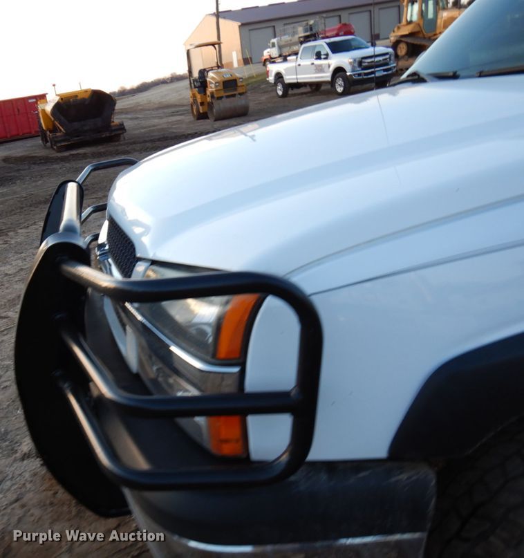 image for item HD9246 2003 Chevrolet Silverado 1500  Crew Cab pickup truck