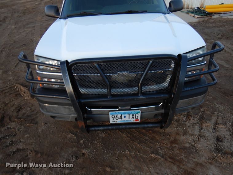 image for item HD9246 2003 Chevrolet Silverado 1500  Crew Cab pickup truck