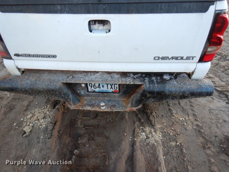 image for item HD9246 2003 Chevrolet Silverado 1500  Crew Cab pickup truck