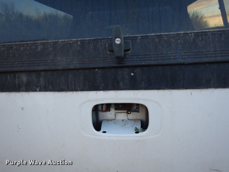 image for item HD9246 2003 Chevrolet Silverado 1500  Crew Cab pickup truck