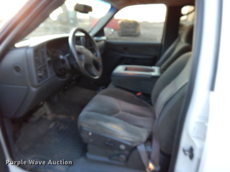 image for item HD9246 2003 Chevrolet Silverado 1500  Crew Cab pickup truck