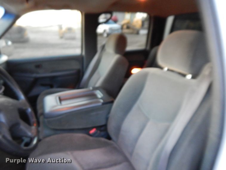 image for item HD9246 2003 Chevrolet Silverado 1500  Crew Cab pickup truck