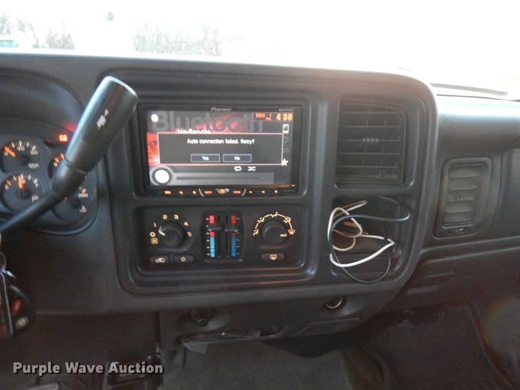 image for item HD9246 2003 Chevrolet Silverado 1500  Crew Cab pickup truck