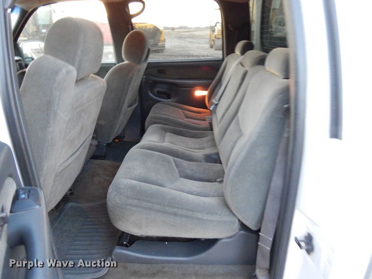 image for item HD9246 2003 Chevrolet Silverado 1500  Crew Cab pickup truck