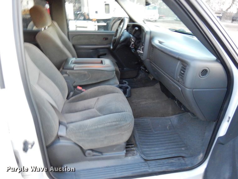 image for item HD9246 2003 Chevrolet Silverado 1500  Crew Cab pickup truck