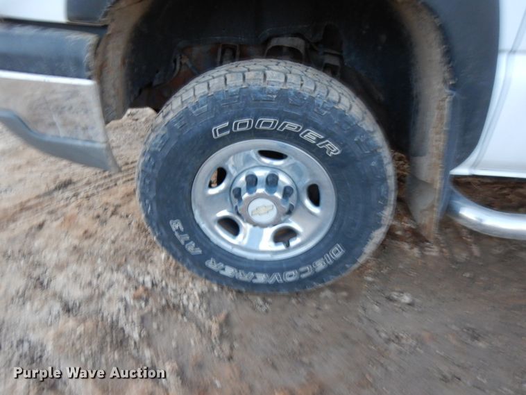 image for item HD9246 2003 Chevrolet Silverado 1500  Crew Cab pickup truck