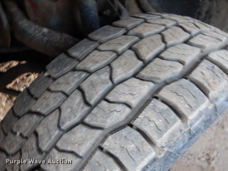 image for item HD9246 2003 Chevrolet Silverado 1500  Crew Cab pickup truck