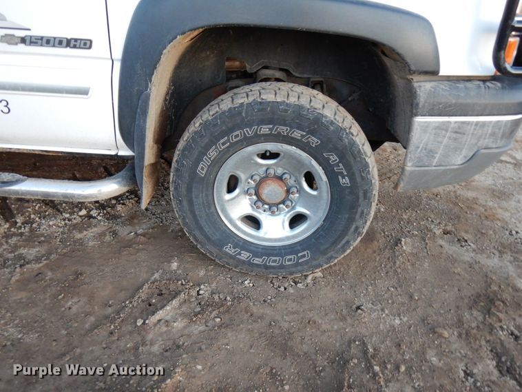 image for item HD9246 2003 Chevrolet Silverado 1500  Crew Cab pickup truck