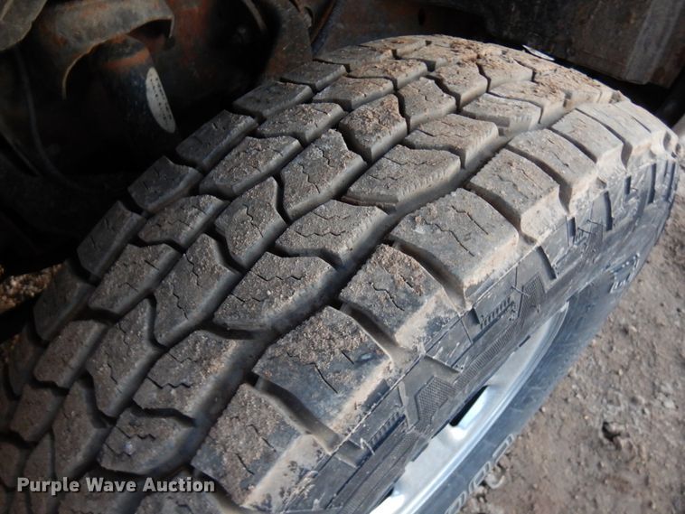 image for item HD9246 2003 Chevrolet Silverado 1500  Crew Cab pickup truck