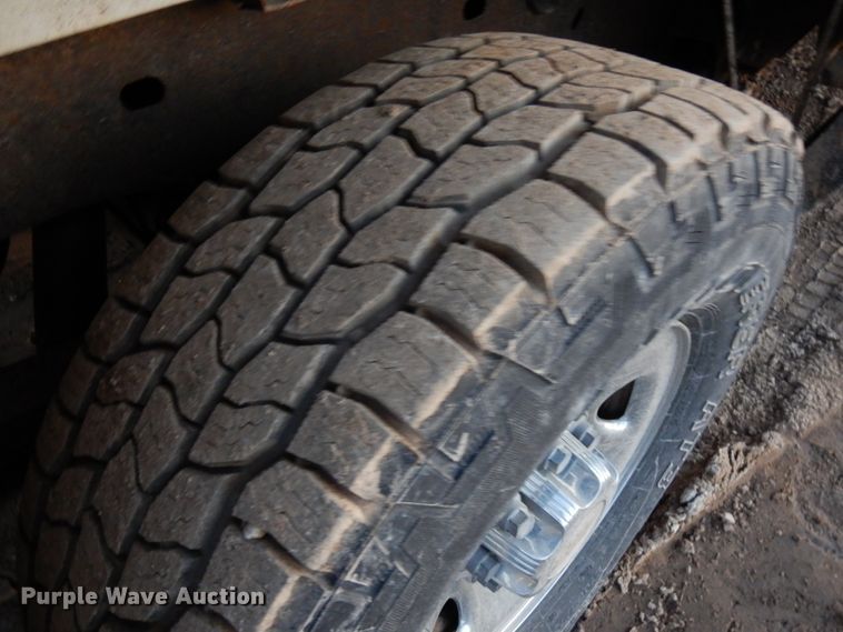 image for item HD9246 2003 Chevrolet Silverado 1500  Crew Cab pickup truck