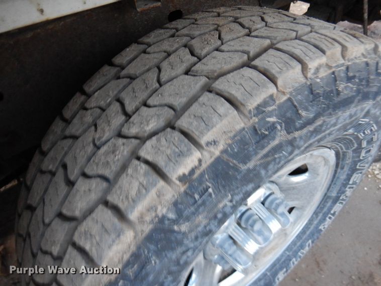 image for item HD9246 2003 Chevrolet Silverado 1500  Crew Cab pickup truck