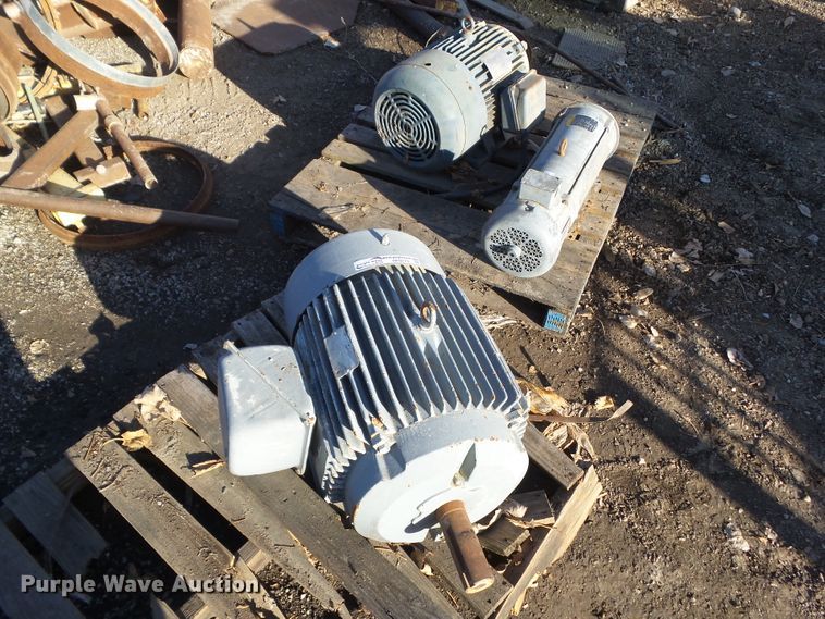 image for item HF9779 (3) electric motors