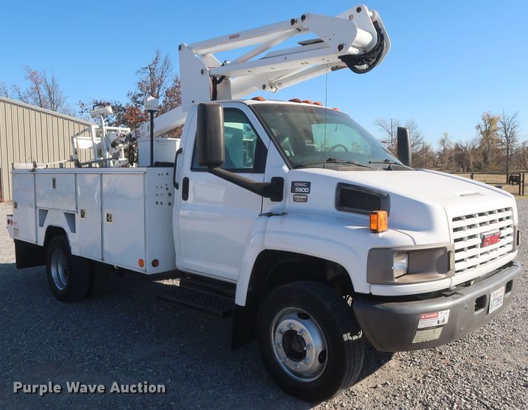 image for item HK9608 2009 GMC C5500  bucket truck
