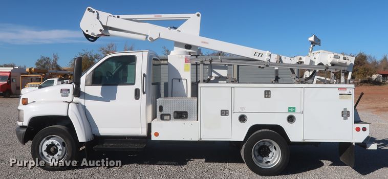 image for item HK9608 2009 GMC C5500  bucket truck