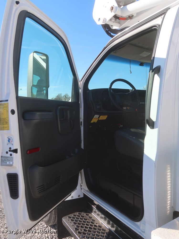 image for item HK9608 2009 GMC C5500  bucket truck