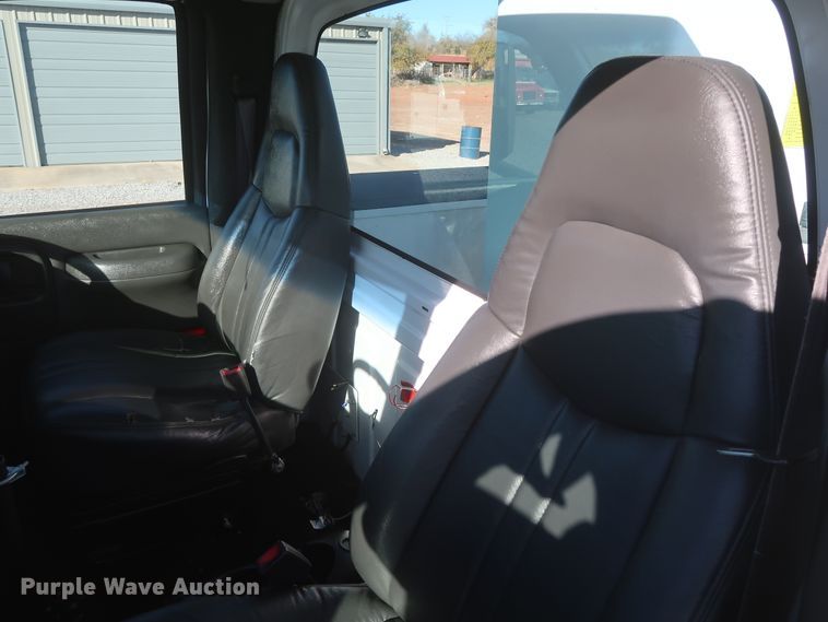 image for item HK9608 2009 GMC C5500  bucket truck