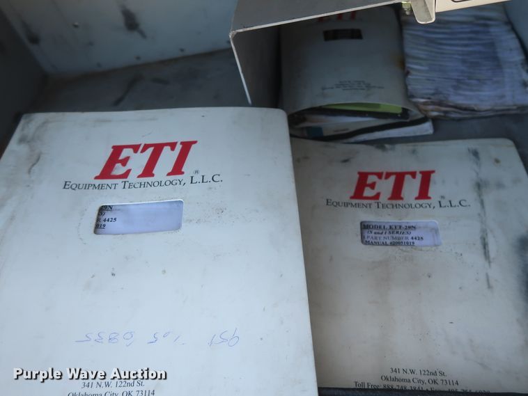 image for item HK9608 2009 GMC C5500  bucket truck