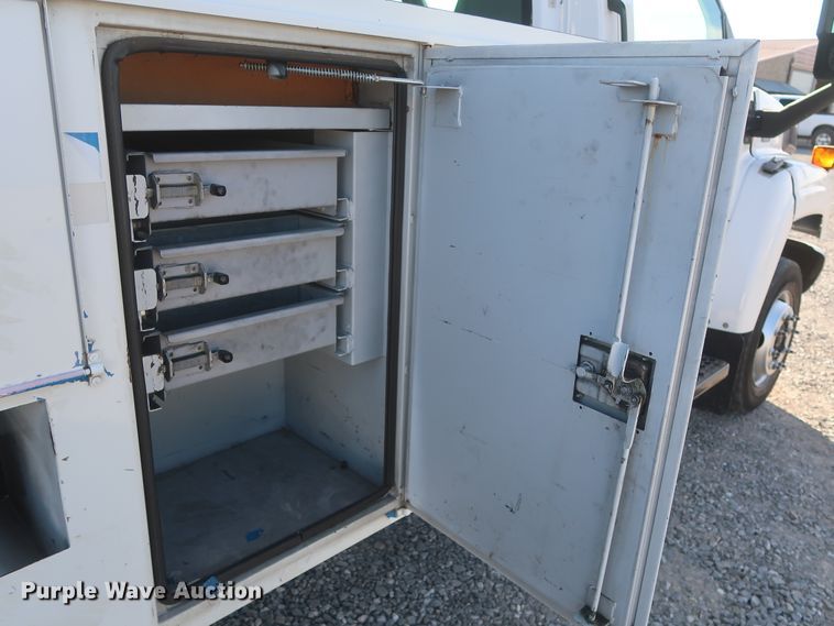 image for item HK9608 2009 GMC C5500  bucket truck