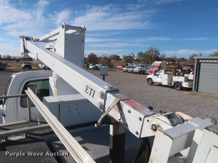 image for item HK9608 2009 GMC C5500  bucket truck