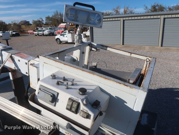 image for item HK9608 2009 GMC C5500  bucket truck