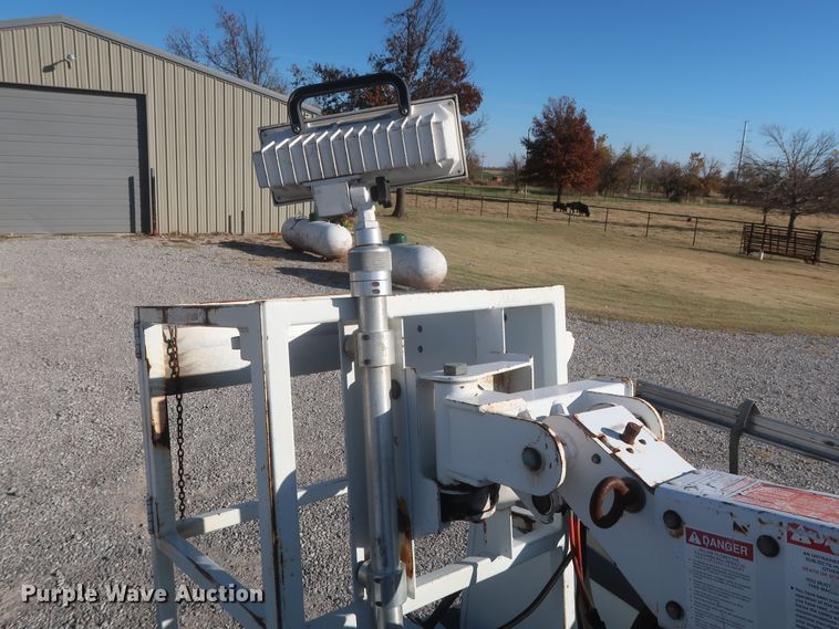 image for item HK9608 2009 GMC C5500  bucket truck