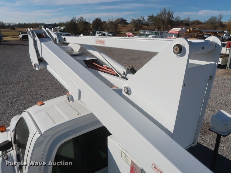 image for item HK9608 2009 GMC C5500  bucket truck