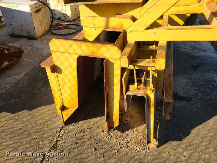 image for item HM9333 Concrete curb forms