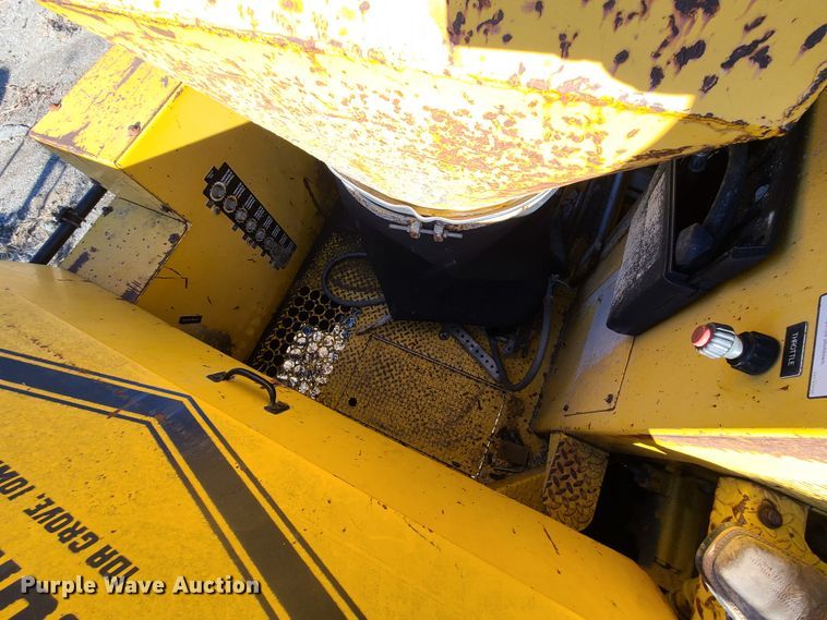 image for item HM9337 Gomaco GT6300 curb machine