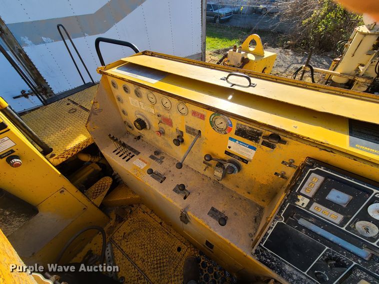 image for item HM9337 Gomaco GT6300 curb machine