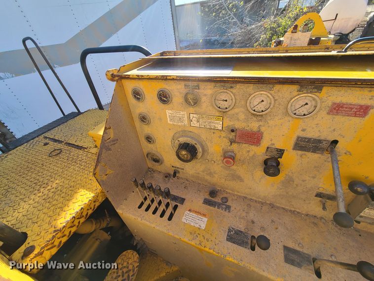 image for item HM9337 Gomaco GT6300 curb machine