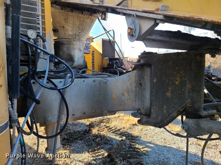 image for item HM9337 Gomaco GT6300 curb machine