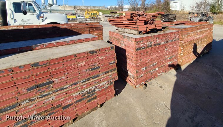 image for item HM9338 Simons concrete forms