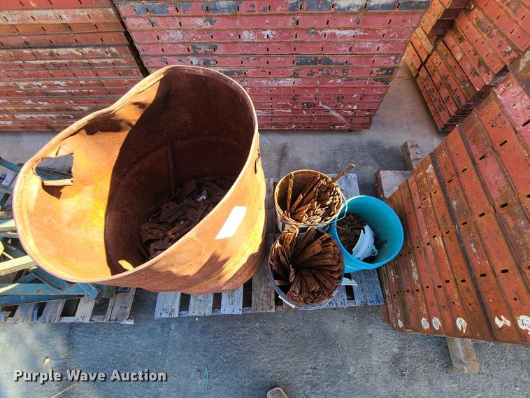 image for item HM9338 Simons concrete forms