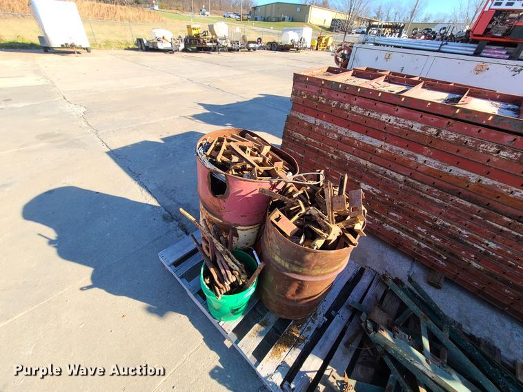 image for item HM9338 Simons concrete forms