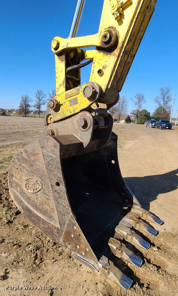 image for item HM9349 2006 Kobelco SK330LC  excavator