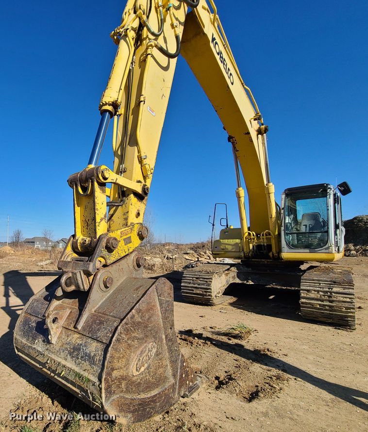 image for item HM9349 2006 Kobelco SK330LC  excavator