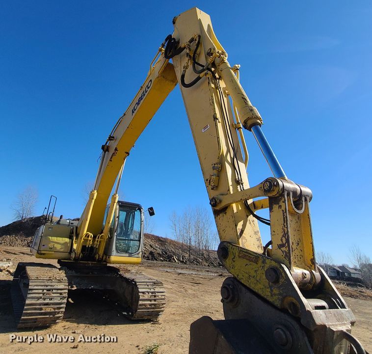 image for item HM9349 2006 Kobelco SK330LC  excavator